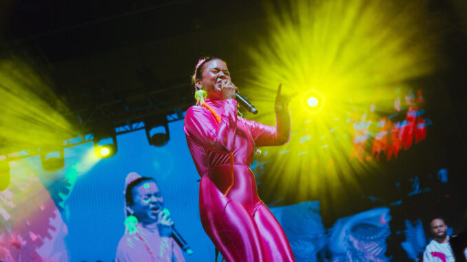 La vocalista del grupo colombiano Bomba Estéreo, Li Saumet, durante su actuación el martes pasado en el Selvatic Málaga Fest, una banda que promete una música "muy diferente", colaboraciones "chéveres" y un nuevo disco en 2025. EFE/Selvatic Málaga Fest //SOLO USO EDITORIAL/SOLO DISPONIBLE PARA ILUSTRAR LA NOTICIA QUE ACOMPAÑA (CRÉDITO OBLIGATORIO)//
