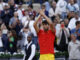 El tenista español Carlos Alcaraz durante su partido ante el libanés Hady Habib, correspondiente a la primera ronda individual masculino de tenis de los Juegos Olímpicos de París 2024 este sábado en París. EFE/ Juanjo Martín