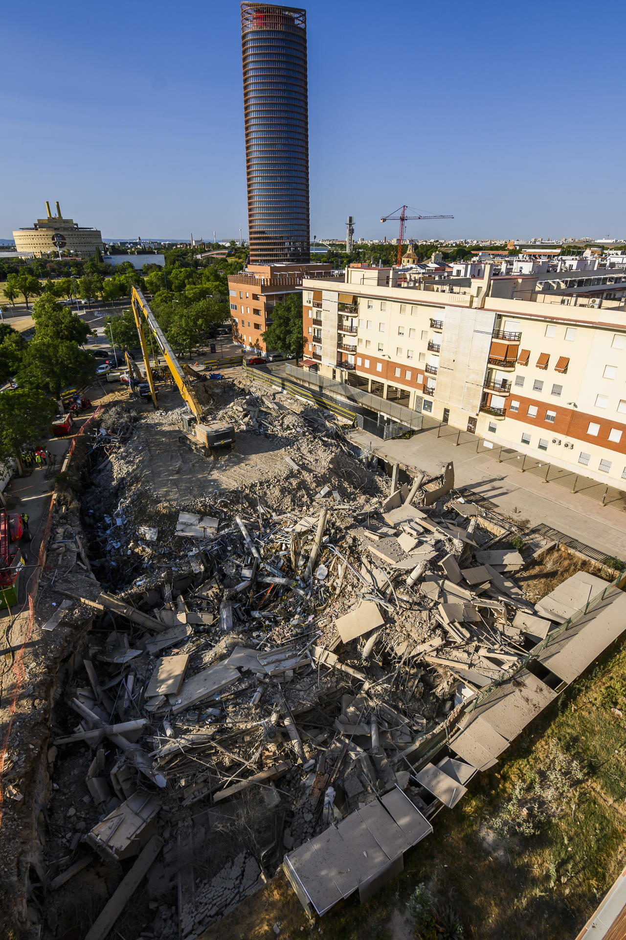 Imagen del edificio derrumbado. EFE/ Raúl Caro

