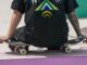 Un atleta brasileño de skate participa en una sesión de entrenamiento en la sede del Concorde en París. EFE/EPA/CHRISTOPHE PETIT TESSON