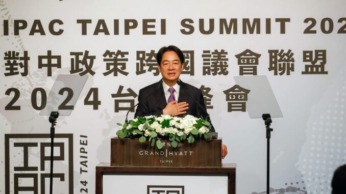 El presidente de Taiwán, William Lai (Lai Ching-te), pronuncia un discurso durante la cuarta reunión anual de la Alianza Interparlamentaria sobre China (IPAC), en Taipei, Taiwán, el 30 de julio de 2024. EFE/EPA/DANIEL CENG
