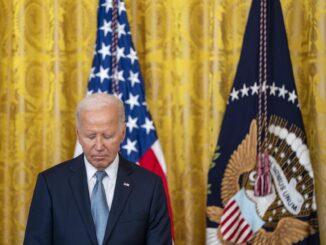 El presidente estadounidense, Joe Biden, durante una ceremonia de Medalla de Honor en el Salón Este de la Casa Blanca en Washington, DC, Estados Unidos. EFE/Shawn Thew