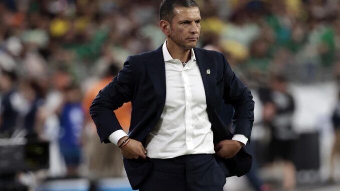 El entrenador del equipo de México Jaime Lozano. EFE/EPA/JUAN G. MABANGLO
