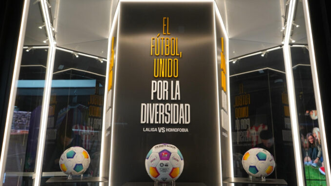 El museo LEGENDS (The Home of Football), en colaboración con LALIGA -a través de LALIGA VS-, Liga F y Bundesliga, ha organizado la I Muestra ‘Fútbol, unido por la diversidad’, que está expuesta de forma temporal en Madrid hasta el 21 de julio. EFE/ LaLiga
