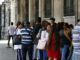 Personas hacen fila para ser atendidas en la embajada de España este martes en La Habana (Cuba). EFE/Ernesto Mastrascusa