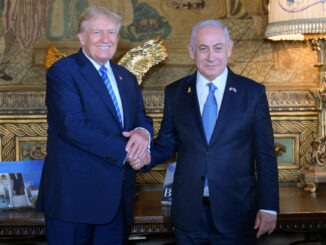 Fotografía tomada de la cuenta oficial de X del primer ministro de Israel, Benjamín Netanyahu, reunido con el expresidente (2017-2021) y candidato republicano a la Casa Blanca, Donald Trump (2017-2021), este viernes, en Florida (Estados Unidos). EFE/ Cuenta de X Benjamín Netanyahu
