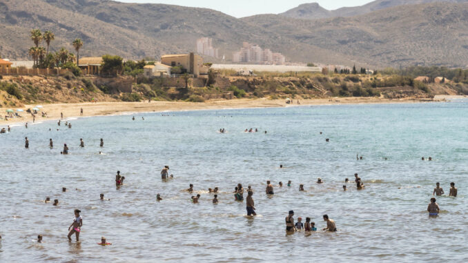 Vista de la playa de Isla Plana, Cartagena (Murcia), este miércoles.EFE/Marcial Guillén
