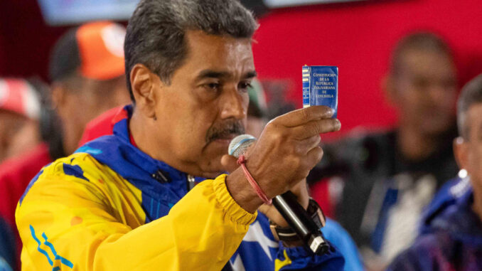 El presidente de Venezuela, Nicolás Maduro, pronuncia un discurso tras conocer los resultados de las elecciones presidenciales este lunes, en Caracas (Venezuela). EFE/ Ronald Peña R.
