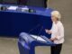 La presidenta saliente de la Comisión Europea y candidata a la reelección, Ursula von der Leyen, pronuncia un discurso durante una sesión plenaria del Parlamento Europeo en Estrasburgo, Francia, el 18 de julio de 2024. EFE/EPA/LESZEK SZYMANSKI POLONIA FUERA