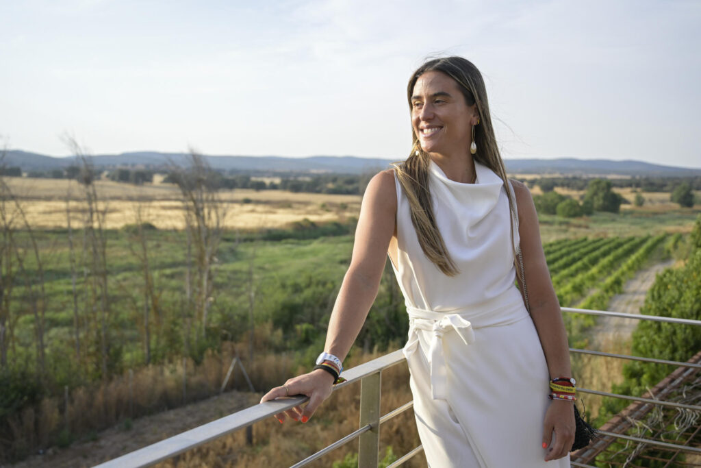 La triatleta paralímpica Marta Francés (Puertollano, 1995), con un palmarés que incluye el título de campeona de Europa y subcampeona mundial en triatlón, en una entrevista con EFE. EFE/Jesús Monroy