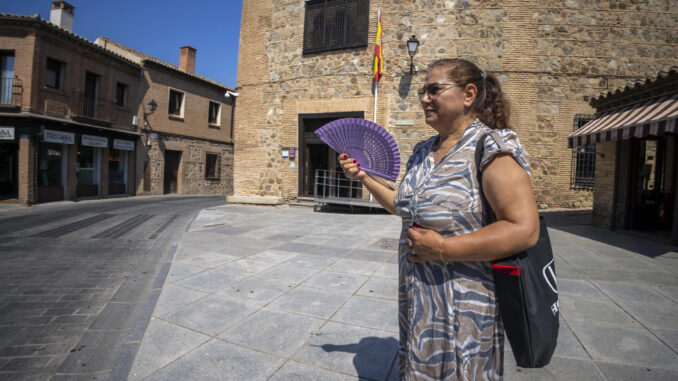 La provincia de Toledo sigue este viernes en aviso naranja por altas temperaturas, ante la posibilidad de que se alcancen los 41 grados, mientras que también las provincias de Ciudad Real, Cuenca y Guadalajara tienen avisos amarillos por calor. EFE/ Ángeles Visdómine
