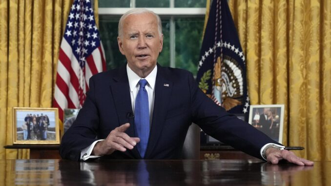 El presidente de EE.UU., Joe Biden, habla desde el Despacho Oval en la Casa Blanca en Washington (EE.UU.). EFE/EPA/Evan Vucci / POOL
