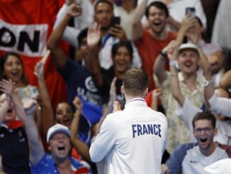 Léon Marchand desató la locura n la sesión nocturna de natación. EFE/EPA/FRANCK ROBICHON