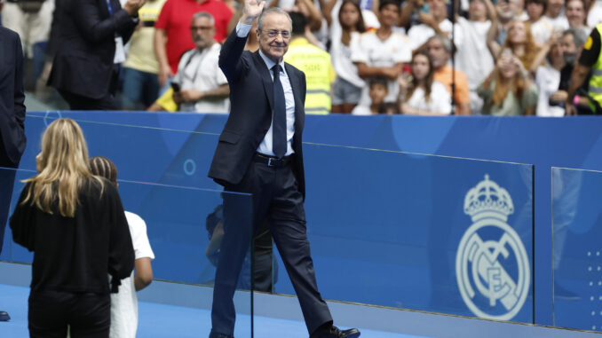 El presidente del Real Madrid, Florentino Pérez durante la presentación del francés Kylian Mbappé como nuevo jugador del club. EFE/Chema Moya
