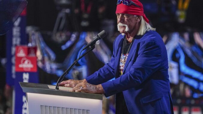 La superestrella de lucha libre Hulk Hogan habla durante la Convención Nacional Republicana de Milwaukee, Wisconsin (EE.UU.). EFE/EPA/SHAWN THEW
