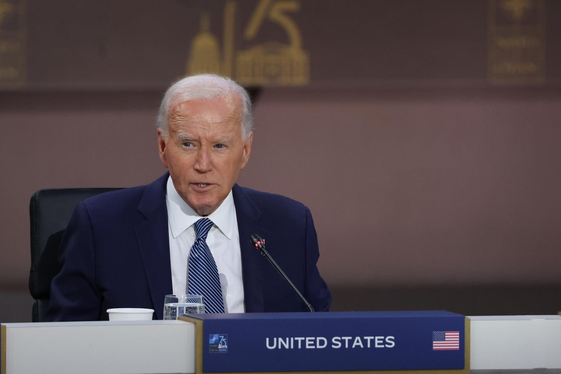 El presidente estadounidense Joe Biden habla durante una sesión de trabajo en la Cumbre de la OTAN en Washington, DC, Estados Unidos. EFE/Ting Shen
