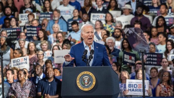 El presidente estadounidense Joe Biden habla ante la multitud durante un evento de campaña en Raleigh, Carolina del Norte, Estados Unidos, 28 de junio de 2024. EFE/STAN GILLILAND
