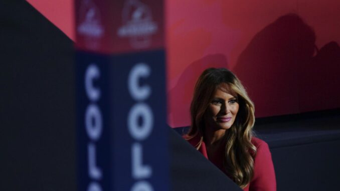 La exprimera dama estadounidense Melania Trump durante la convención republicana en Milwaukee, Wisconsin (EE.UU.). EFE/EPA/SHAWN THEW
