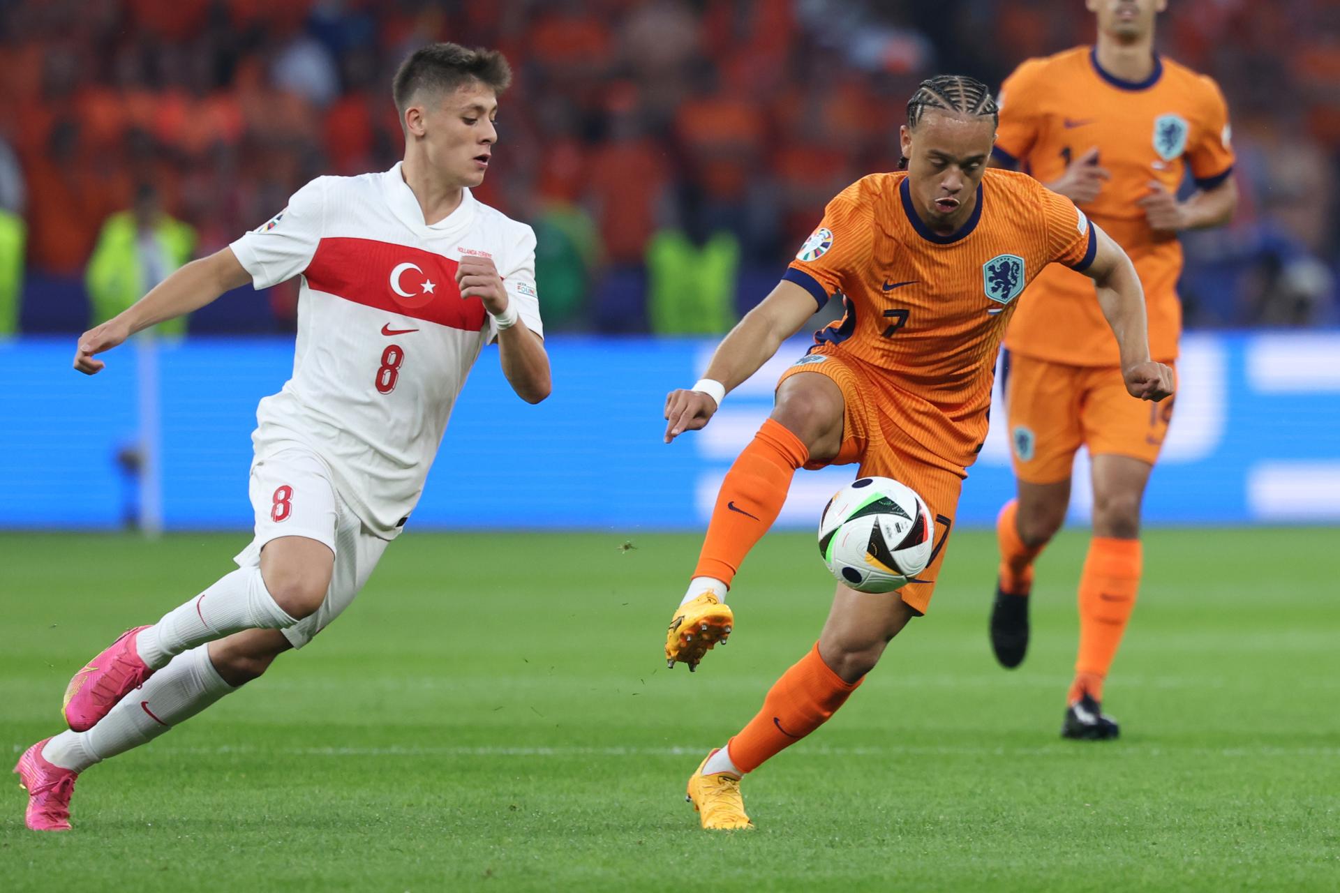 El jugador turco Arda Gueler en acción en la Eurocopa 2024. EFE/EPA/CHRISTOPHER NEUNDORF
