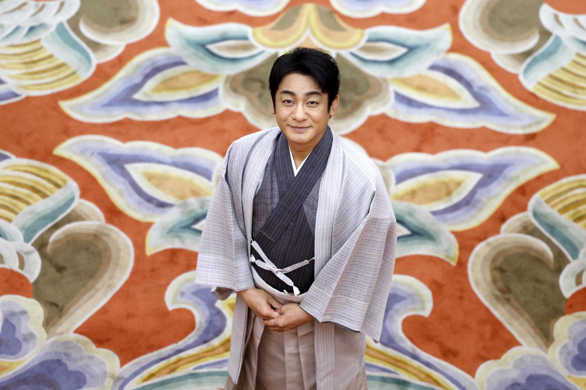 El actor japonés de kabuki Kataoka Ainosuke posa en el Teatro Kabukiza de Tokio, Japón, el 28 de junio de 2024 (publicado el 1 de julio de 2024). EFE/EPA/FRANCK ROBICHON
