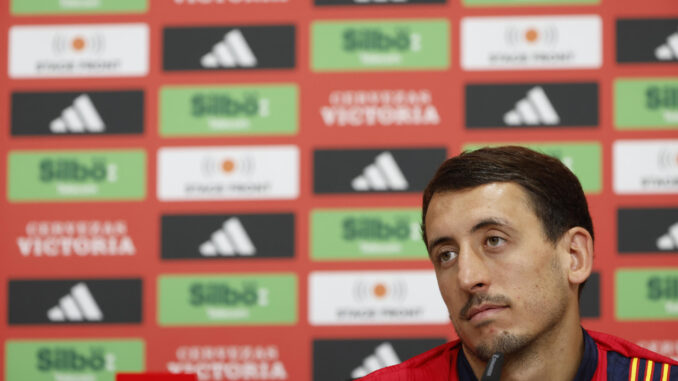 El jugador de la selección española Mikel Oyarzabal durante la rueda de prensa tras el entrenamiento en la localidad alemana de Donaueschingen, para preparar su próximo partido ante Alemania en cuartos de final de la Eurocopa 2024. EFE/J.J. Guillén
