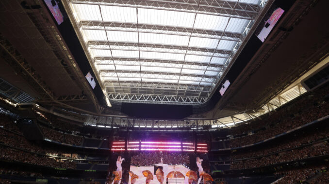 Concierto de Taylor Swift en el Santiago Bernabéu. EFE/JUANJO MARTÍN
