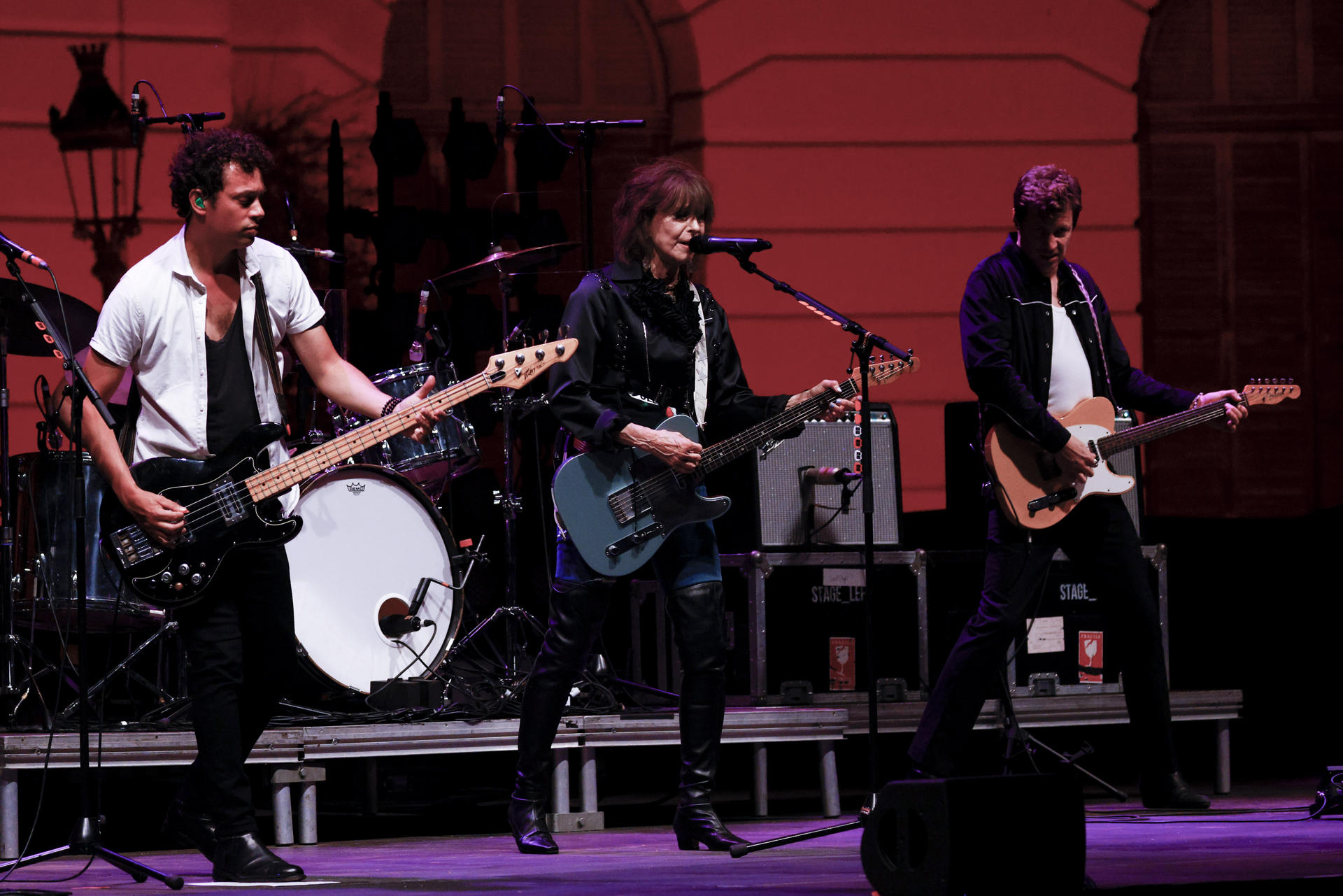 La banda británica 'The Pretenders' durante el concierto del festival Les Nits de Barcelona ofrecido este lunes en el Palau de Pedralbes. EFE/Quique García
