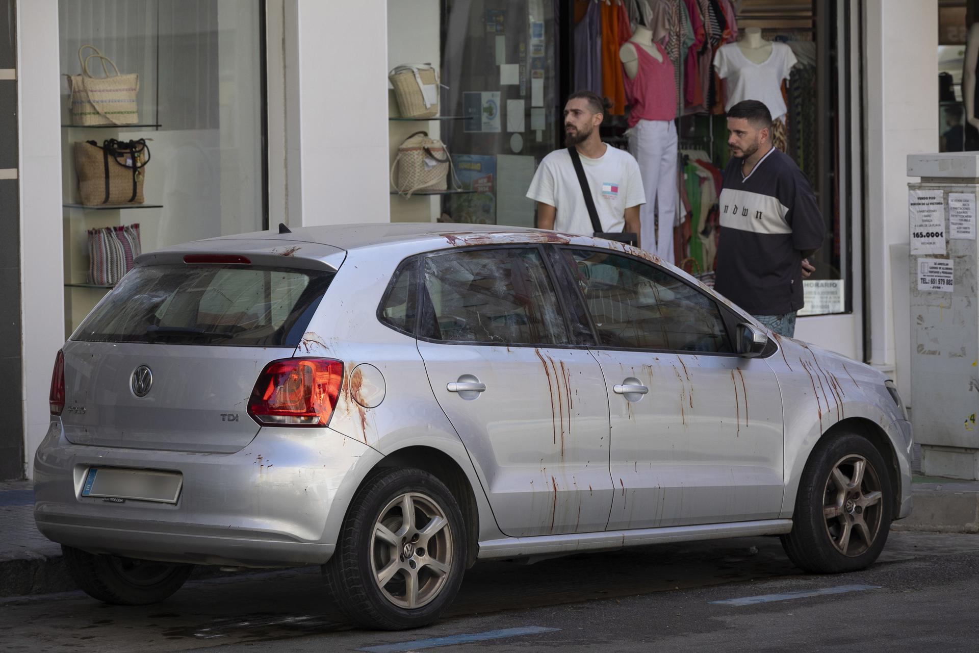 -Lugar donde un hombre de 28 años ha muerto a puñaladas en la madrugada de esta noche en calle Alfambra, zona de Cruz de Humilladero en Málaga. EFE/Álvaro Cabrera
