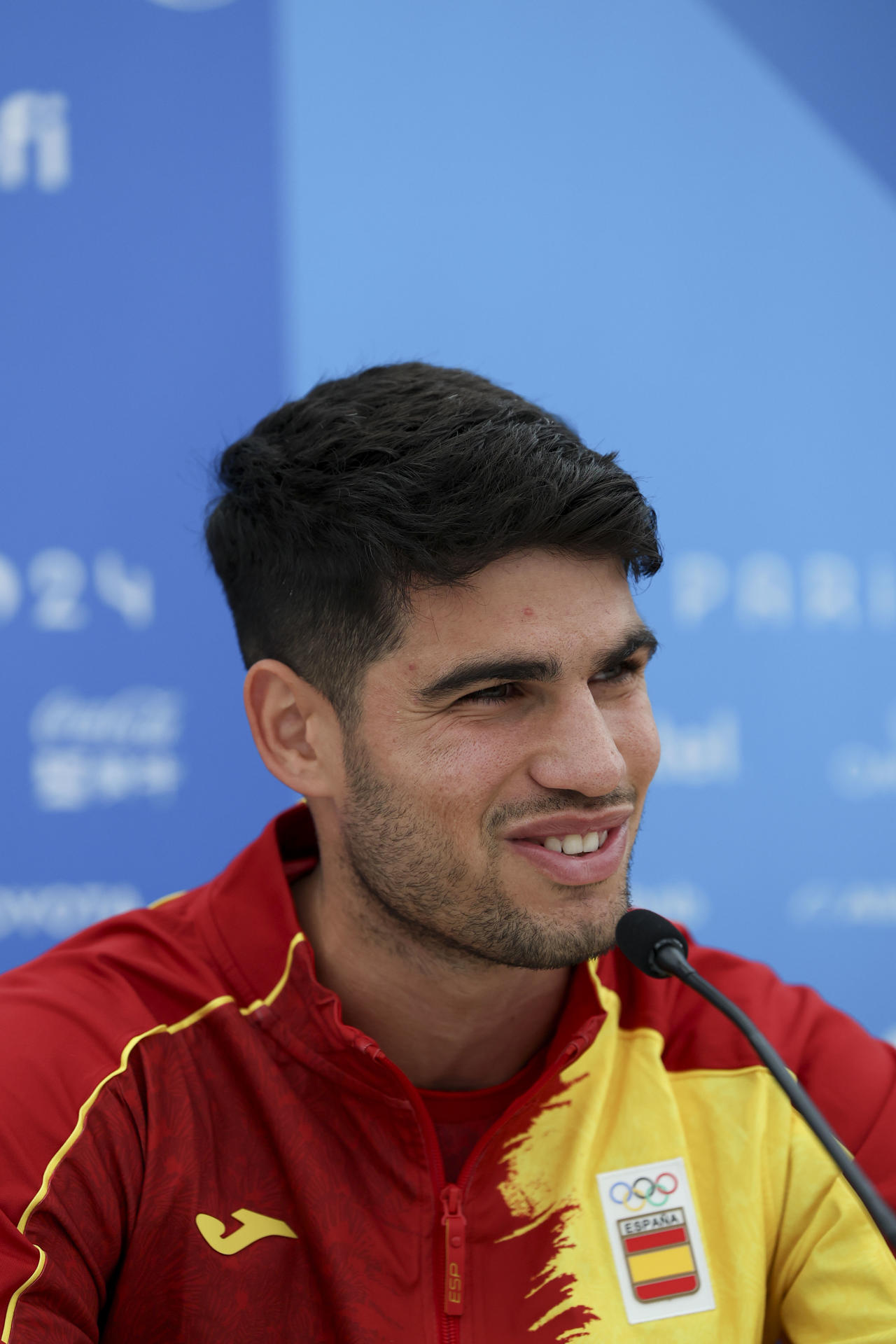 El tenista Carlos Alcaraz durante una rueda de prensa convocada por los integrantes del equipo olímpico español de tenis de cara a su participación en los Juegos Olímpicos de París 2024, en la capital francesa. EFE/ Sashenka Gutiérrez
