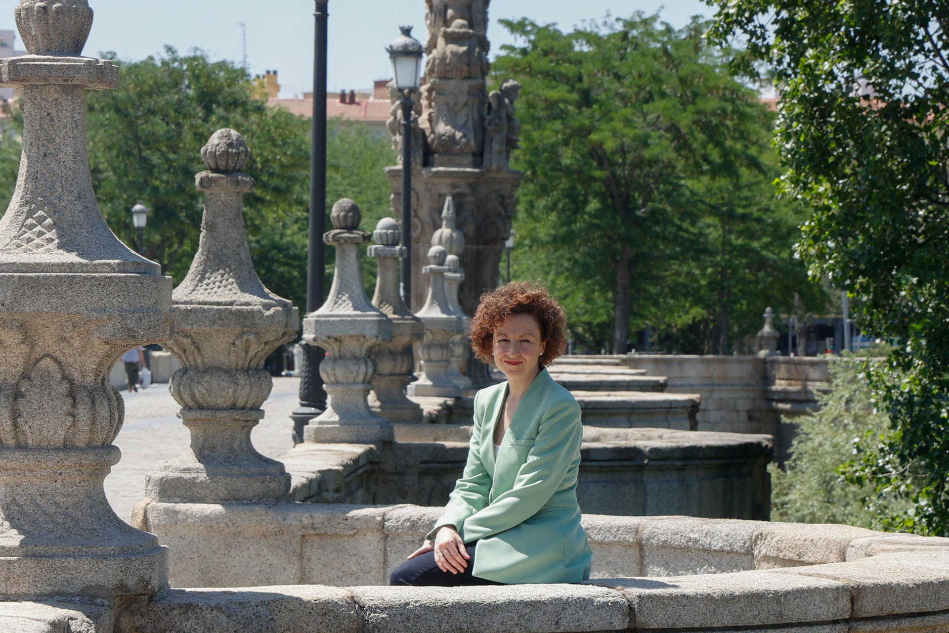 La batuta es una extensión del cuerpo de Lucía Marín, directora de orquesta natural de Linares (Jaén) que será la primera española en debutar como directora en Australia tras trabajar con la Orquesta Nacional de España, la Orquesta Sinfónica de Radio televisión Española o la Orquesta Joven de Andalucía. Al frente de la Adelaide Symphony Orchestra y el State Opera Chorus, dirigirá 'Lucia de Lammermoor' en la temporada de ópera de la State Opera South Australia de Adelaida. “Es una oportunidad absolutamente maravillosa, cuando me lo confirmaron fue una emoción enorme y sobre todo un reconocimiento personal por la cantidad de horas de trabajo y estudio que tiene detrás”, ha dicho en una entrevista con EFE. -EFE/ Lucía Goñi
