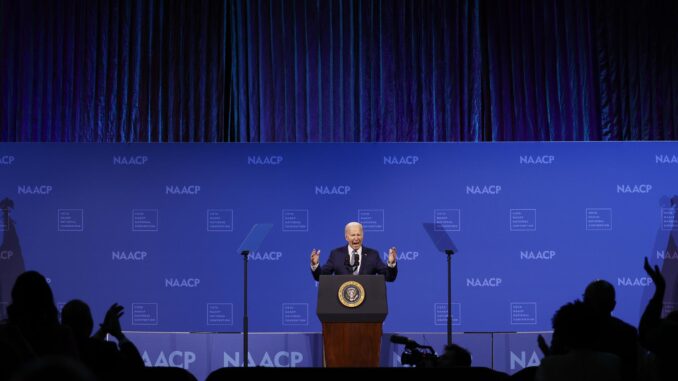 El presidente de los Estados Unidos, Joe Biden, habla durante la 115.ª Convención Nacional de la NAACP en Las Vegas, Nevada, EE.UU., este 16 de julio de 2024. EFE/EPA/Caroline Brehman
