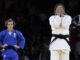 La judoca francesa Shirine Boukli celebra la victoria ante la española Laura Martínez Abelenda (azul) durante el combate por la Medalla de Bronce de Judo -48 kg Femenino de los Juegos Olímpicos de París 2024 este sábado, en la capital francesa. EFE/ Chema Moya