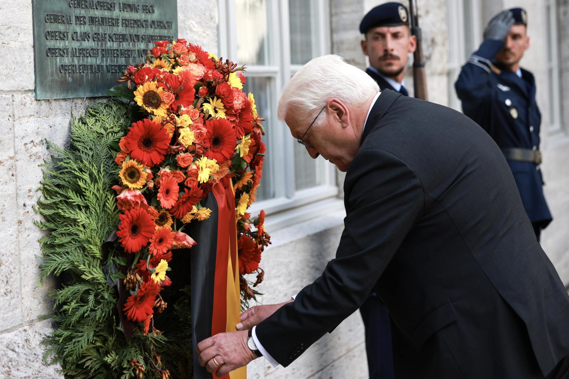 El presidente alemán, Frank-Walter Steinmeier, en el acto conmemorativo del 80.º aniversario del intento de Stauffenberg de asesinar a Hitler, en Berlín, Alemania, el 20 de julio de 2024. EFE/EPA/CLEMENS BILAN
