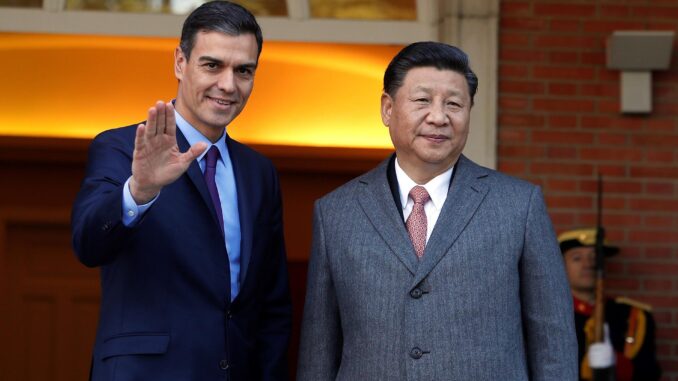 El presidente del gobierno Pedro Sánchez, y el presidente chino Xi Jinping en una imagen de archivo. EFE/J.J. Guillén
