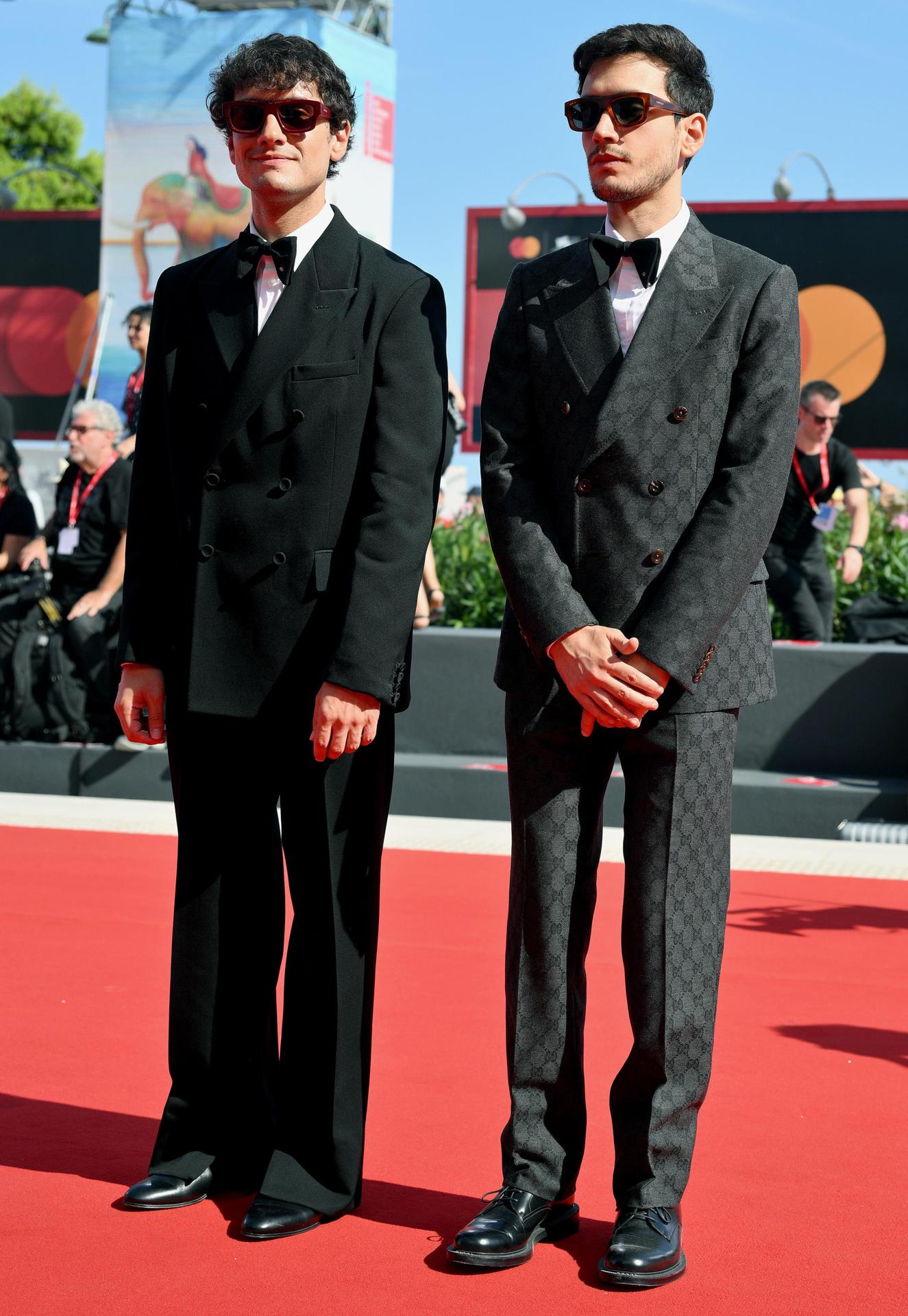 Los directores franceses Zoran Boukherma (izq.) y Ludovic Boukherma llegan para el estreno de 'Leurs Enfants Apres Eux' (Y sus hijos después de ellos) durante el 81º Festival de Cine de Venecia, en Venecia, Italia, el 31 de agosto de 2024. La película se presenta en la competición oficial 'Venezia 81' del festival que se celebra del 28 de agosto al 7 de septiembre de 2024. (Cine, Italia, Niza, Venecia) EFE/EPA/ETTORE FERRARI
