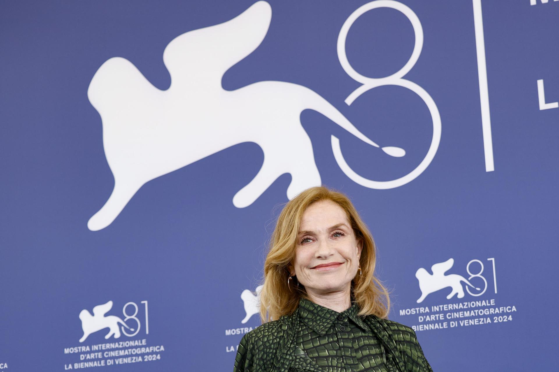 Isabelle Huppert, presidenta del jurado de la sección oficial del 81 Festival de Venecia. EFE/EPA/FABIO FRUSTACI
