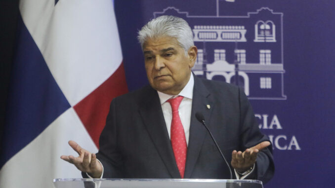 Fotografía de archivo del presidente de Panamá, José Raúl Mulino, en una conferencia de prensa el 8 de agosto de 2024, en la Ciudad de Panamá (Panamá). EFE/ Carlos Lemos
