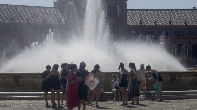 Imagen de archivo de Sevilla este verano. EFE/ David Arjona
