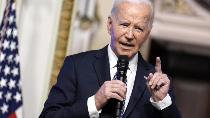 El presidente de Estados Unidos, Joe Biden, pronuncia un discurso en la primera Conferencia sobre la Economía de los Creadores de la Casa Blanca, en la Sala del Tratado Indio del Edificio de Oficinas Ejecutivas Eisenhower en Washington, DC, EE. UU., el 14 de agosto de 2024.EFE/EPA/Yuri Gripas / POOL
