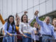 La líder opositora venezolana María Corina Machado (2-i) y el candidato a la presidencia de Venezuela Edmundo González Urrutia (d) participan en una manifestación de apoyo el pasado martes, en Caracas (Venezuela). EFE/ Henry Chirinos