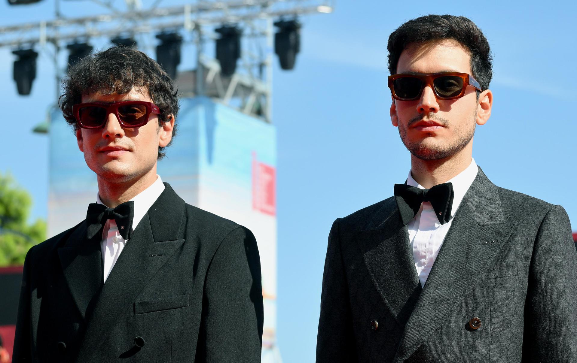 Los directores franceses Zoran Boukherma (izq.) y Ludovic Boukherma llegan para el estreno de 'Leurs Enfants Apres Eux' (Y sus hijos después de ellos) durante el 81º Festival de Cine de Venecia, en Venecia, Italia, el 31 de agosto de 2024. La película se presenta en la competición oficial 'Venezia 81' del festival que se celebra del 28 de agosto al 7 de septiembre de 2024. (Cine, Italia, Niza, Venecia) EFE/EPA/ETTORE FERRARI
