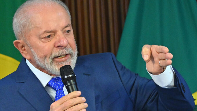 Fotografía del archivo del 8 de agosto de 2024 del presidente de Brasil, Luiz Inácio Lula da Silva, hablando en una reunión ministerial en el Palácio del Planalto, en Brasilia (Brasil). EFE/ André Borges
