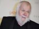 Fotografía de archivo del 5 de noviembre de 2011 del artista estadounidense John Baldessari en la gala del Museo del condado de Los Ángeles de Arte (LACMA) en Los Ángeles (EE.UU.). EFE/ Paul Buck