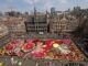 A general view on the Flower Carpet at the Grand-Place in Brussels, Belgium, 15 August 2024. Every two years, the Grand Place in Brussels is covered with a carpet of begonias. The 70m x 24m carpet is made by 120 volunteers, using almost 1 million flowers in less than 4 hours. (Bélgica, Bruselas) EFE/EPA/OLIVIER HOSLET