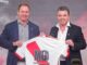 El entrenador argentino Marcelo Gallardo (d) posa con el presidente de River Plate Jorge Brito en Buenos Aires (Argentina). EFE/ Juan Ignacio Roncoroni