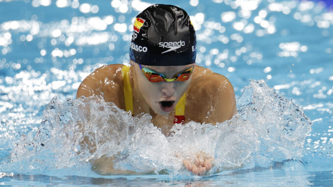 La nadadora española Emma Carrasco compite en su serie de los 200m estilos femenino. EFE/ Lavandeira Jr.
