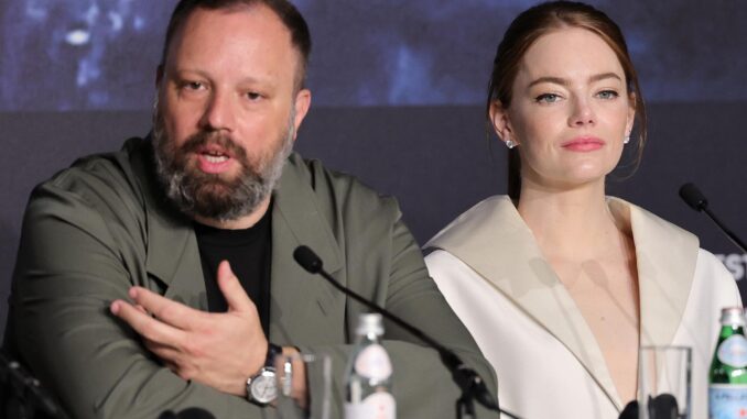 Imagen de archivo del Festival de Cannes del director de cine Yorgos Lanthimos y la actriz Emma Stone , protagonista de su película "Pobres criaturas". EFE/EPA/Neilson Barnard
