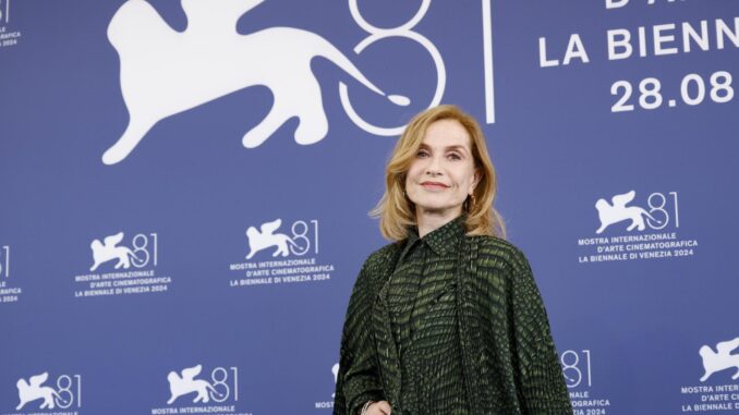 Isabelle Huppert, presidenta del jurado de la sección oficial del 81 Festival de Venecia. EFE/EPA/FABIO FRUSTACI
