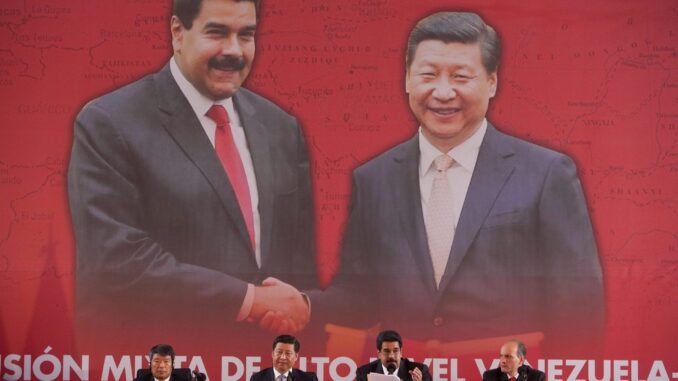 Imagen de archivo de una rueda de prensa conjunta de los presidentes chino, Xi Jinping, y venezolano, Nicolas Maduro, tras celebrar una entrevista bilateral. EFE/Miguel Gutierrez
