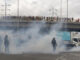 Integrantes de la policía antidisturbios utilizan gases para dispersar bloqueos durante una manifestación de transportadores, este 5 de septiembre de 2024 en Bogotá (Colombia). EFE/ Carlos Ortega